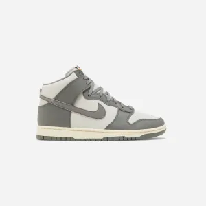 NIKE DUNK HIGH VINTAGE LIGHT BONE GREY