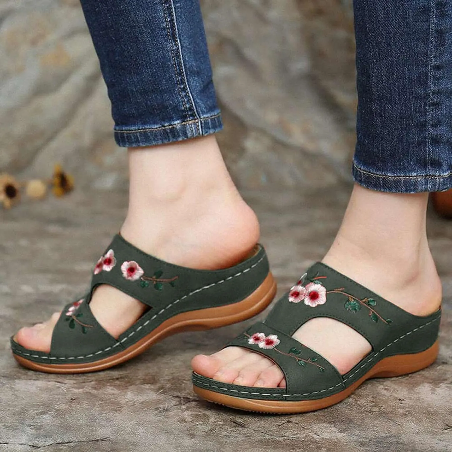 Orthopedic Slippers for Women Embroidery Leather Vamp Non Slip Shoes Wide Width Open Toe Shoes Arch Support Orthotic Slides Slippers Beach Vacation Summer Flat