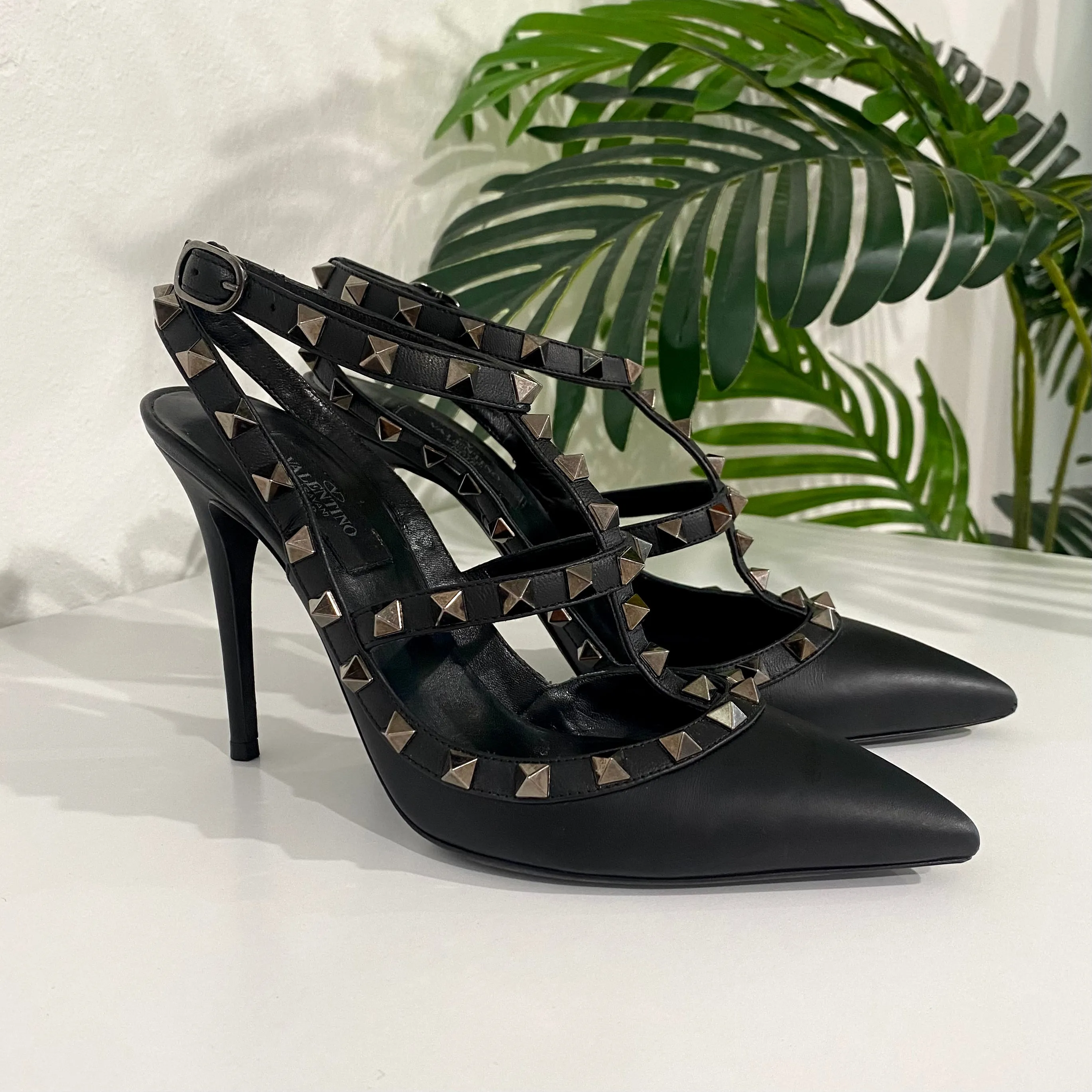 Valentino Garavani Noir Rockstud Pumps